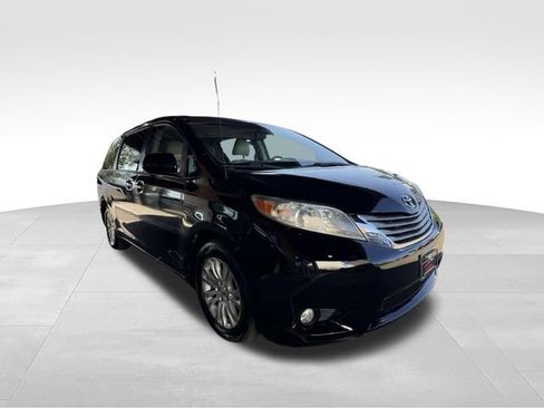 Used 2014 Toyota Sienna XLE FWD image 7
