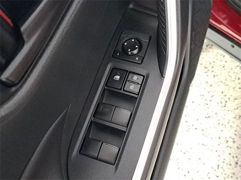 Used 2020 Toyota RAV4 LE image 22