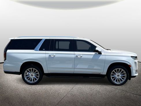 Used 2024 Cadillac Escalade ESV Premium Luxury AWD/4WD image 4