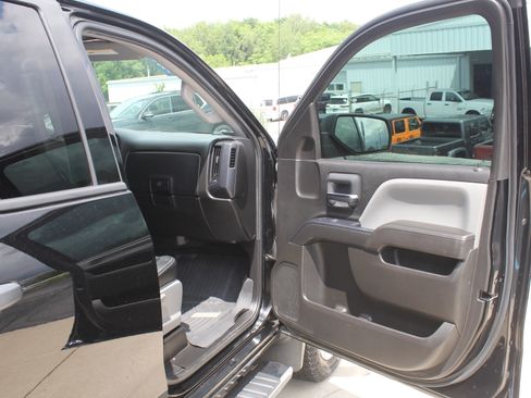 Used 2018 Chevrolet Silverado 1500 Custom w/ Custom Convenience Package AWD/4WD image 25