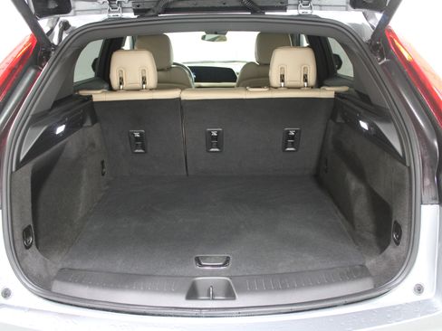 Used 2024 Cadillac XT4 Luxury w/ Cold Weather Package image 22