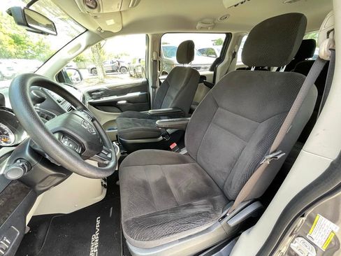 Used 2018 Dodge Grand Caravan SE w/ UConnect Hands-Free Group FWD image 24