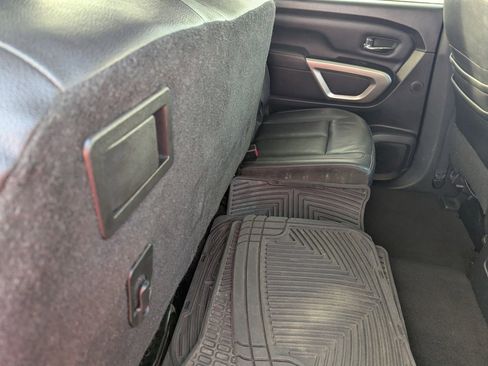 Used 2018 Nissan Titan SL w/ Chrome Package image 14