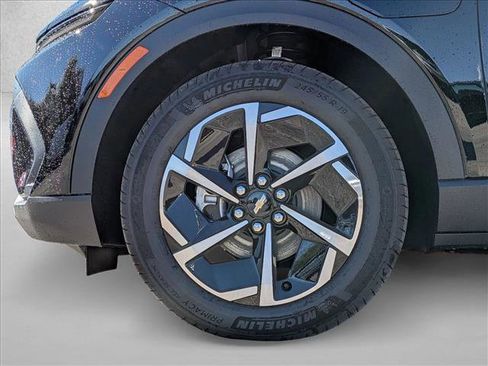 New 2026 Chevrolet Equinox EV LT image 18