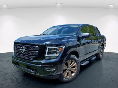 Used 2024 Nissan Titan SV w/ SV Bronze Edition Package AWD/4WD image 3