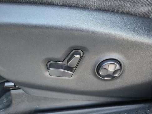 Used 2022 Chrysler Pacifica Touring image 16