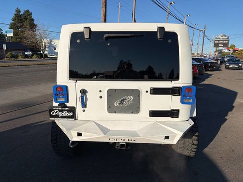 Used 2017 Jeep Wrangler Unlimited Rubicon w/ Connectivity Group image 5