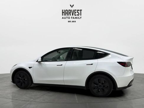 Used 2024 Tesla Model Y Long Range AWD/4WD image 3