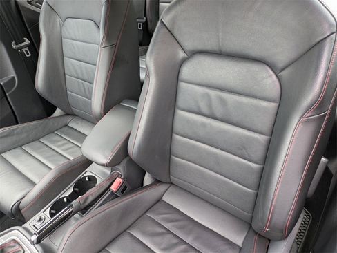 Used 2017 Volkswagen GTI SE image 17