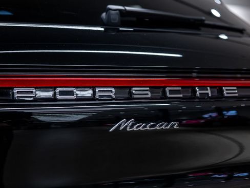 Certified 2024 Porsche Macan w/ Premium Plus Package AWD/4WD image 22