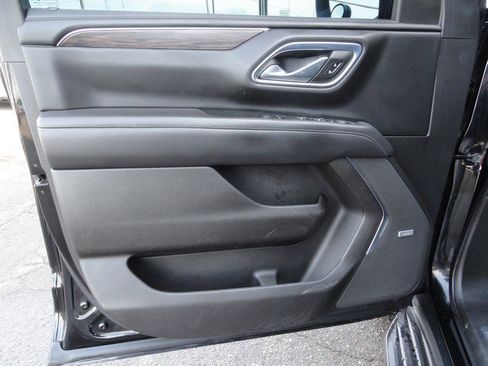 Used 2021 Chevrolet Suburban LT image 22