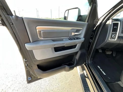 Used 2017 RAM 2500 SLT w/ Black Appearance Group AWD/4WD image 13