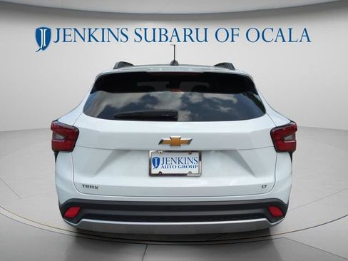 Used 2025 Chevrolet Trax LT w/ Driver Confidence Package FWD image 4