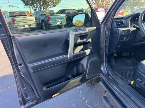 Used 2022 Toyota 4Runner SR5 Premium w/ Moonroof Package RWD image 5