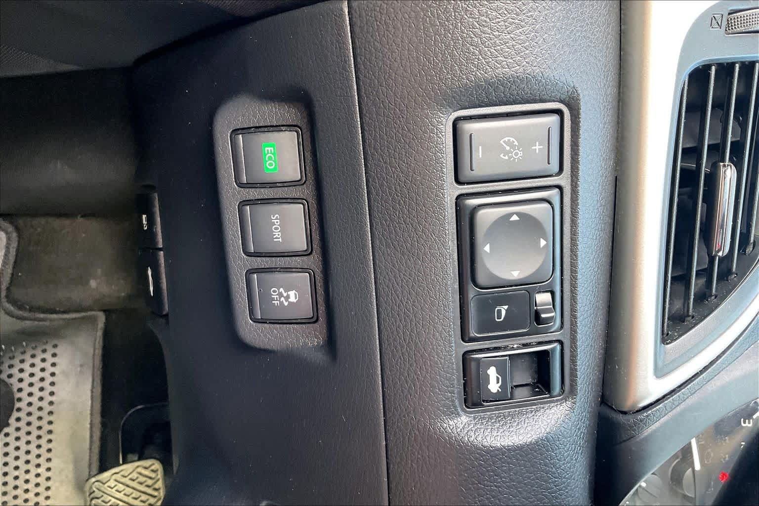 Used 2018 Nissan Sentra SV w/ Premium Package (P01) FWD image 34