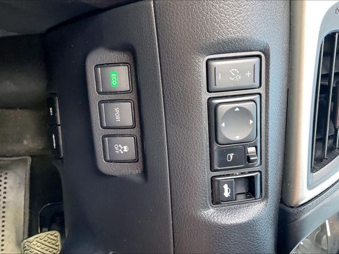 Used 2018 Nissan Sentra SV w/ Premium Package (P01) FWD image 34