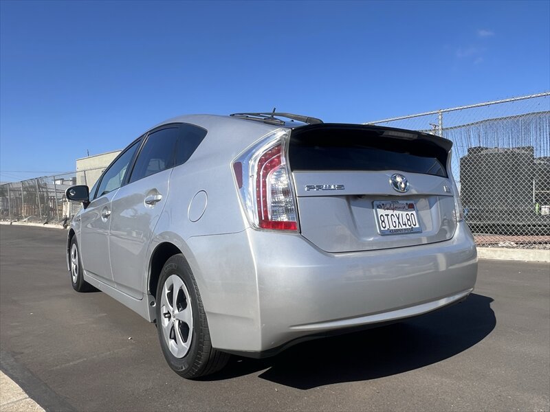 Used 2013 Toyota Prius Four w/ Deluxe Solar Roof Pkg FWD image 14