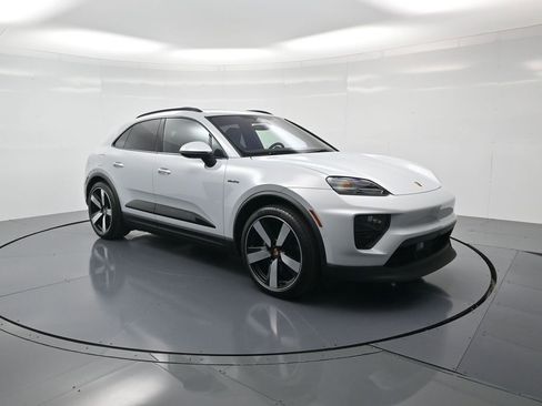 New 2026 Porsche Macan Electric RWD image 32