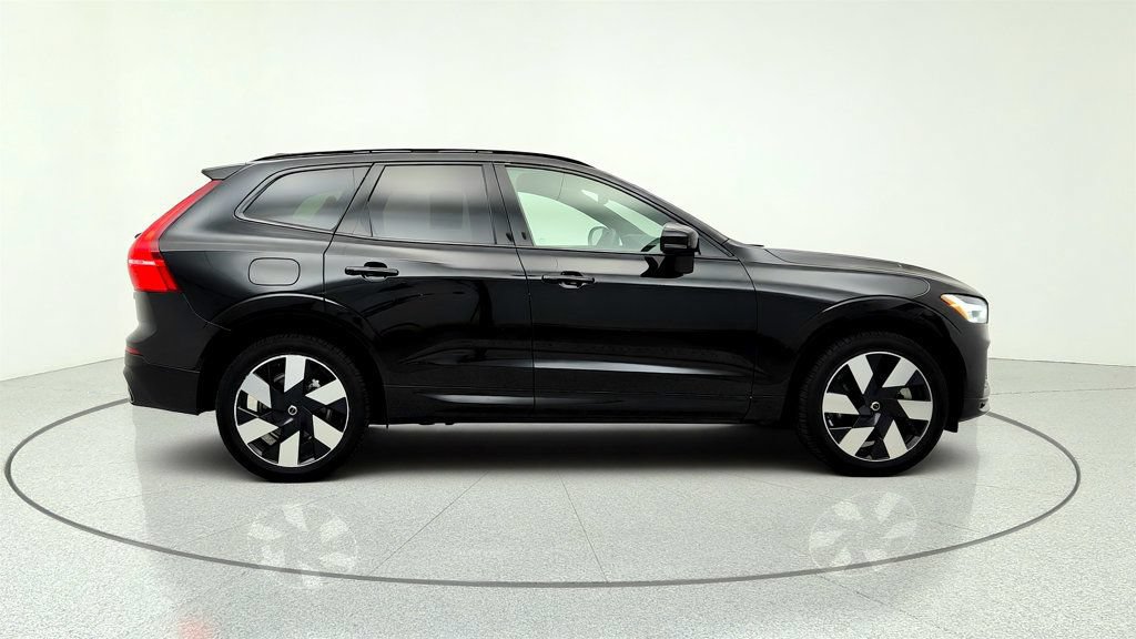 Used 2025 Volvo XC60 T8 Plus w/ Protection Package Premier AWD/4WD image 4