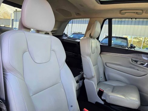 Used 2023 Volvo XC90 T8 Ultimate w/ Lounge Package image 14