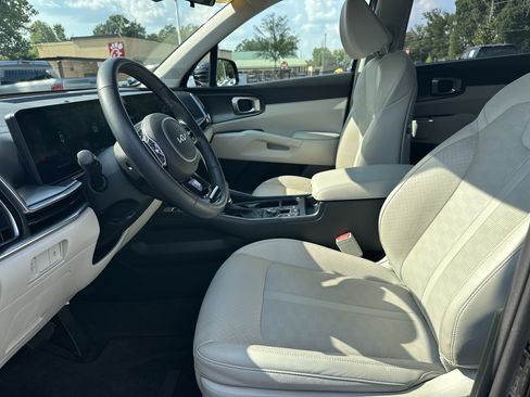 Used 2025 Kia Sorento S FWD image 10