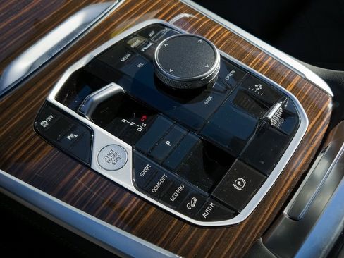 New 2026 BMW X7 xDrive40i w/ Premium Package image 12