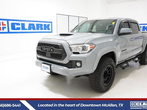 Used 2019 Toyota Tacoma TRD Sport image 1