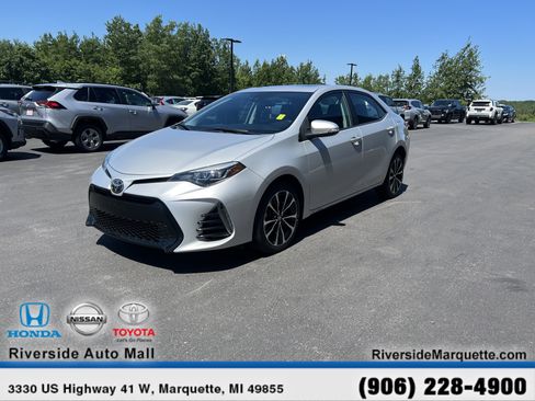 Used 2018 Toyota Corolla SE w/ SE Premium Package FWD image 4