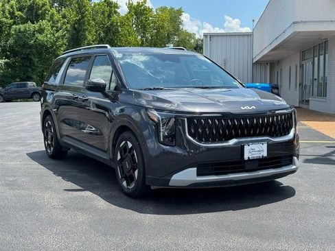 Used 2025 Kia Carnival EX FWD image 2
