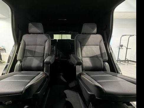 Used 2025 Chevrolet Tahoe Premier AWD/4WD image 28