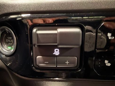 Used 2025 Chevrolet Silverado 1500 LT Trail Boss w/ LT Trail Boss Premium Package AWD/4WD image 39