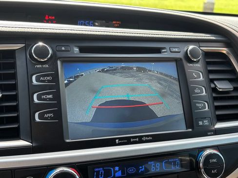 Used 2017 Toyota Highlander XLE FWD image 11