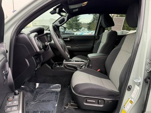 Used 2022 Toyota Tacoma TRD Sport image 15