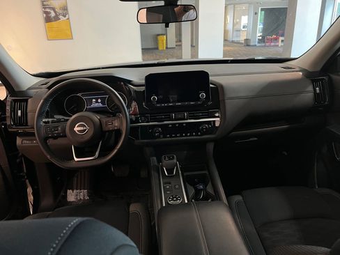 Used 2025 Nissan Pathfinder SV AWD/4WD image 35