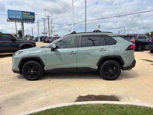 Used 2019 Toyota RAV4 XLE FWD image 3