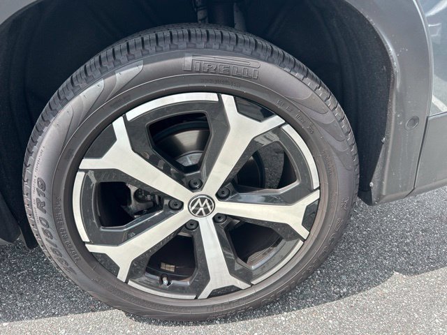 Certified 2026 Volkswagen Tiguan SE w/ Panoramic Sunroof Package FWD image 16