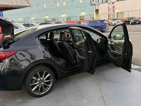 Used 2018 MAZDA MAZDA3 Touring FWD image 47