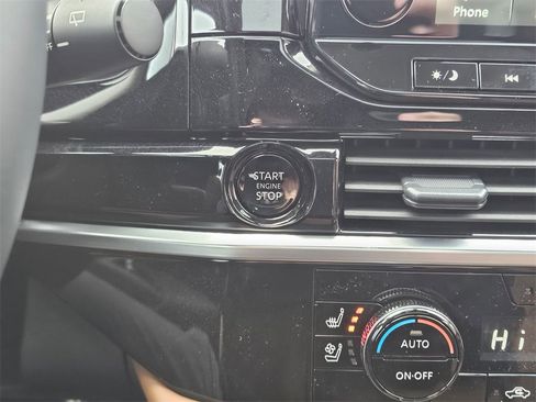 New 2025 Nissan Pathfinder Platinum image 24