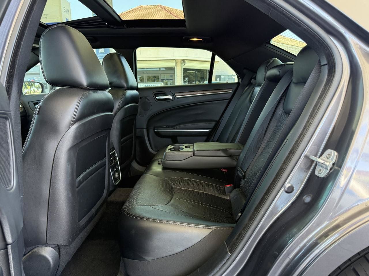Used 2014 Chrysler 300 C w/ Beats Audio Group RWD image 13
