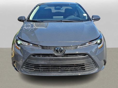 Used 2025 Toyota Corolla LE FWD image 2