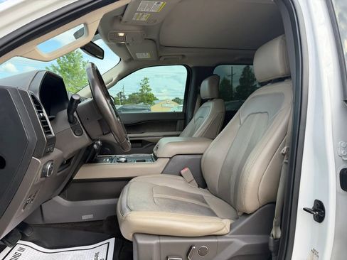 Used 2018 Ford Expedition Limited image 9