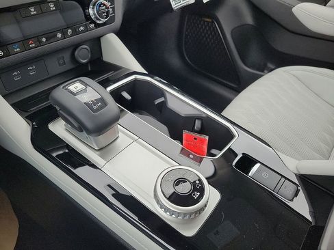 New 2025 Mitsubishi Outlander Platinum Edition image 16