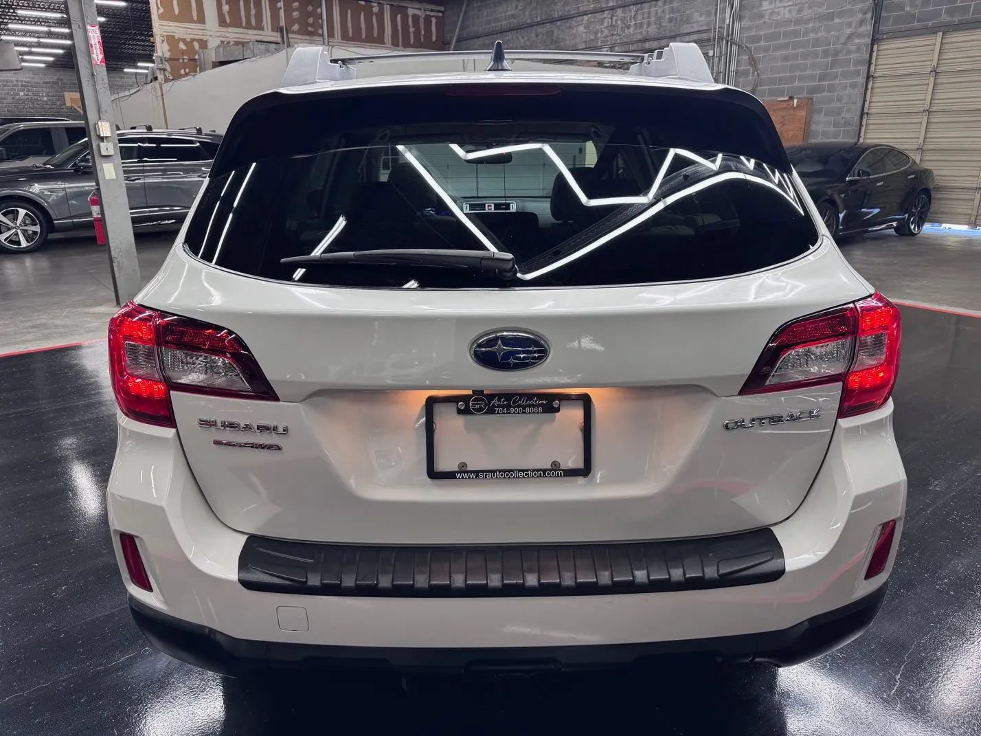 Used 2016 Subaru Outback 2.5i Limited AWD/4WD image 4