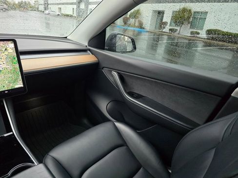 Used 2020 Tesla Model Y Long Range image 20