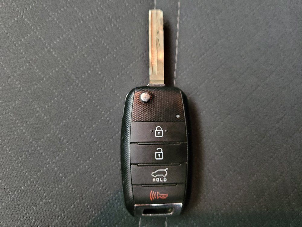 Used 2019 Kia Sorento AWD V6 image 32