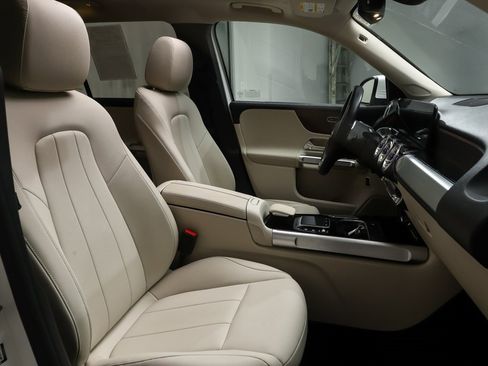 Certified 2022 Mercedes-Benz GLB 250 4MATIC image 10