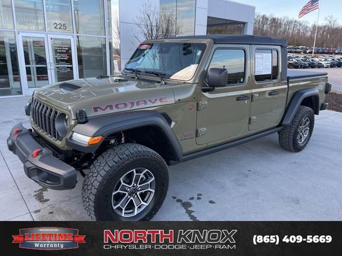 Used 2025 Jeep Gladiator Mojave w/ Convenience Group image 1