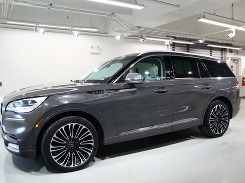 Used 2021 Lincoln Aviator Black Label w/ Dynamic Handling Package image 16
