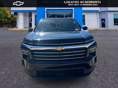 Used 2025 Chevrolet Traverse LT w/ Sun and Wheel Package AWD/4WD image 2