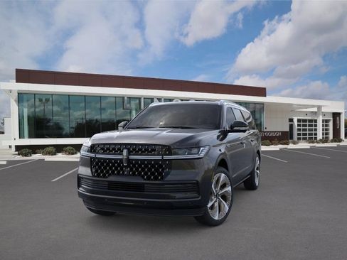 New 2026 Lincoln Navigator L Black Label AWD/4WD image 2